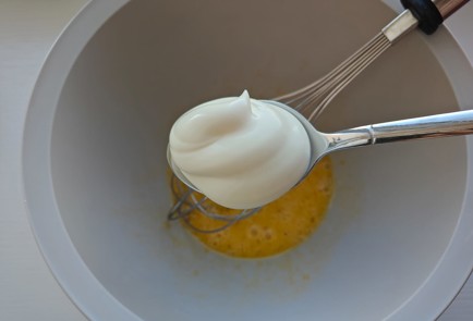 Фото шага рецепта Пирог с красной рыбой 187533 шаг 5  