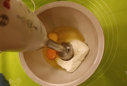 Фото шага рецепта Пирог с красной смородиной 190972 шаг 11  