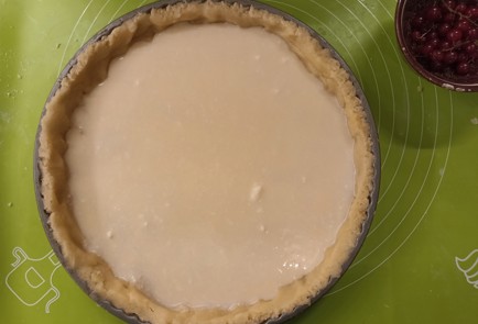 Фото шага рецепта Пирог с красной смородиной 190972 шаг 16  