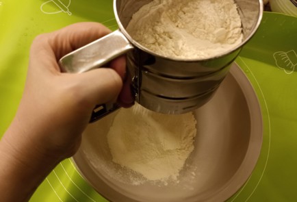 Фото шага рецепта Пирог с красной смородиной 190972 шаг 4  