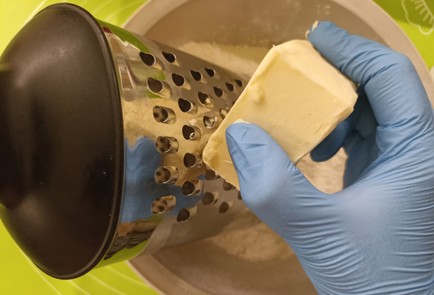 Фото шага рецепта Пирог с красной смородиной 190972 шаг 7  