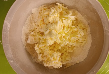 Фото шага рецепта Пирог с красной смородиной 190972 шаг 8  