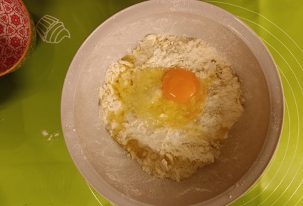 Фото шага рецепта Пирог с красной смородиной 190972 шаг 9  