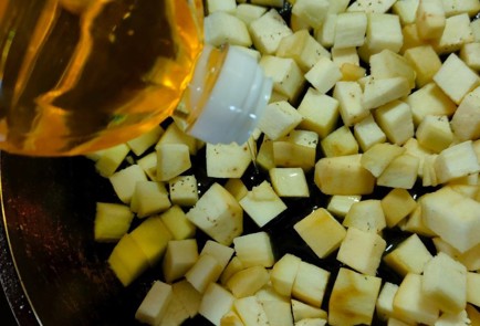 Фото шага рецепта Пирог с курицей и баклажаном 191173 шаг 4  