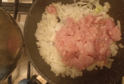 Фото шага рецепта Пирог с курицей и грибами в духовке 191251 шаг 14  