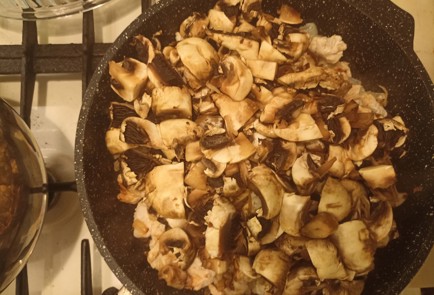 Фото шага рецепта Пирог с курицей и грибами в духовке 191251 шаг 16  