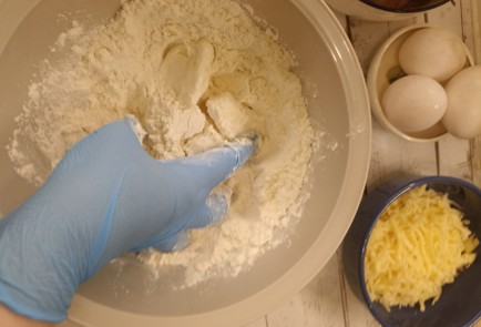 Фото шага рецепта Пирог с курицей и грибами в духовке 191251 шаг 4  