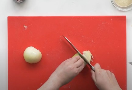 Фото шага рецепта Пирог с курицей и луком 151565 шаг 4  