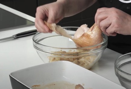 Фото шага рецепта Пирог с курицей и луком 151565 шаг 7  