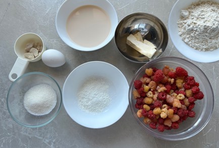 Фото шага рецепта Пирог с малиной 189789 шаг 1