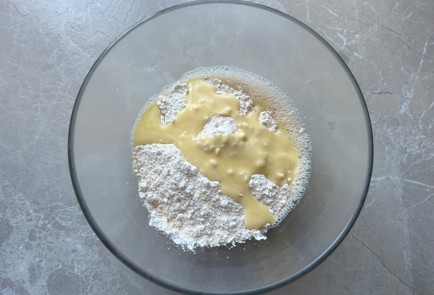 Фото шага рецепта Пирог с малиной 189789 шаг 4