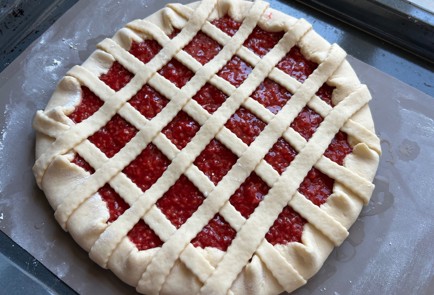 Фото шага рецепта Пирог с малиной 189789 шаг 9