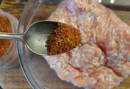 Фото шага рецепта Пирог с мясной начинкой яйцом и горошком 175623 шаг 2  