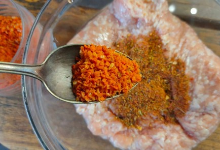 Фото шага рецепта Пирог с мясной начинкой яйцом и горошком 175623 шаг 3  