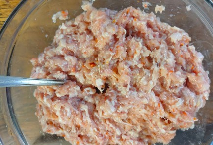 Фото шага рецепта Пирог с мясной начинкой яйцом и горошком 175623 шаг 5  