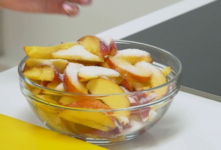 Фото шага рецепта Пирог с нектаринами 151134 шаг 5  