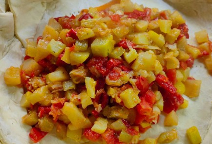 Фото шага рецепта Пирог с овощами на слоеном тесте 190377 шаг 18  