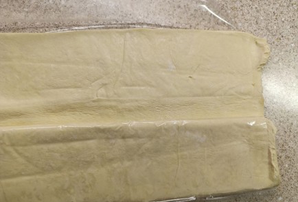 Фото шага рецепта Пирог из слоеного теста 190579 шаг 11  