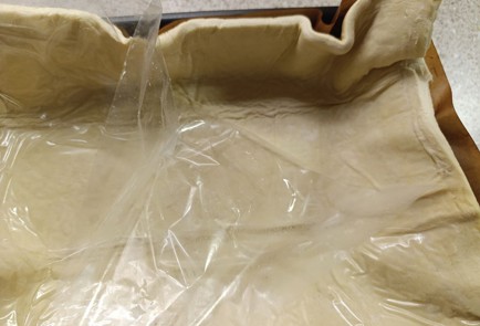 Фото шага рецепта Пирог из слоеного теста 190579 шаг 12  