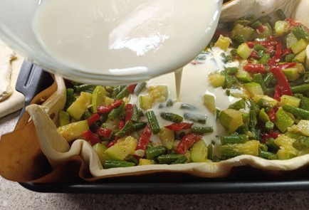 Фото шага рецепта Пирог из слоеного теста 190579 шаг 17  