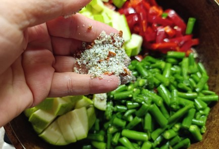 Фото шага рецепта Пирог из слоеного теста 190579 шаг 8  