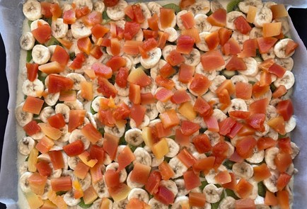 Фото шага рецепта Пирог с папайей киви и бананами 176368 шаг 11  