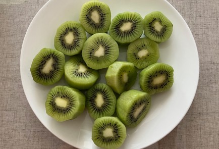 Фото шага рецепта Пирог с папайей киви и бананами 176368 шаг 2  