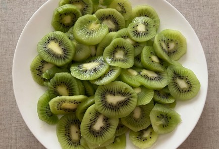 Фото шага рецепта Пирог с папайей киви и бананами 176368 шаг 3  