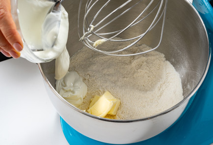 Фото шага рецепта Пирог с пеканом и консервированными ананасами 190263 шаг 6