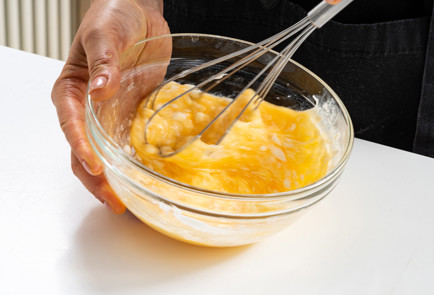 Фото шага рецепта Пирог с пеканом и консервированными ананасами 190263 шаг 8