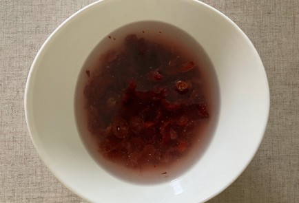 Фото шага рецепта Пирог с персиками грушами и клюквой 186889 шаг 5  