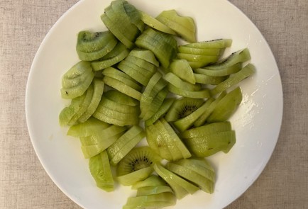 Фото шага рецепта Пирог с персиками и грушами 186581 шаг 6  