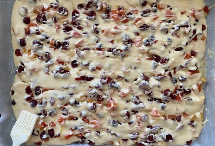 Фото шага рецепта Пирог с персиками и вяленой клюквой 186665 шаг 10  