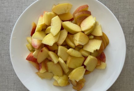 Фото шага рецепта Пирог с персиками и вяленой клюквой 186665 шаг 5  