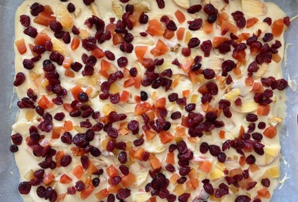 Фото шага рецепта Пирог с персиками и вяленой клюквой 186665 шаг 9  