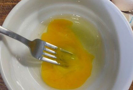 Фото шага рецепта Пирог с пряной курицей и пекинской капустой 175480 шаг 17  