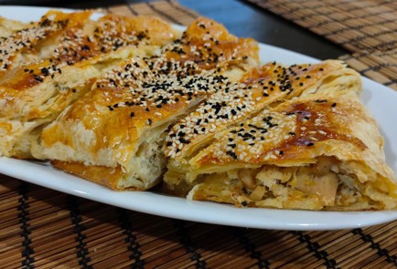 Фото шага рецепта Пирог с пряной курицей и пекинской капустой 175480 шаг 21  