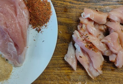 Фото шага рецепта Пирог с пряной курицей и пекинской капустой 175480 шаг 3  