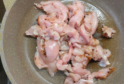 Фото шага рецепта Пирог с пряной курицей и пекинской капустой 175480 шаг 4  