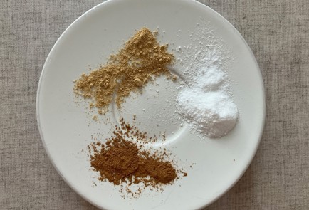 Фото шага рецепта Пирог с пряной вишней и яблоками 175942 шаг 6  