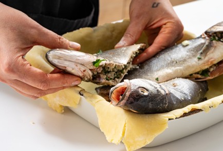 Фото шага рецепта Пирог с рыбой старгейзи 187995 шаг 14  