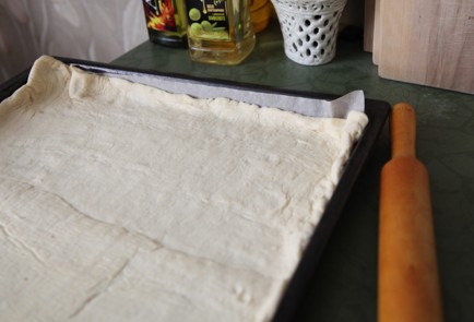 Фото шага рецепта Пирог с сыром камамбер и грушей 173332 шаг 3  