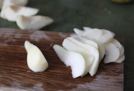 Фото шага рецепта Пирог с сыром камамбер и грушей 173332 шаг 6  