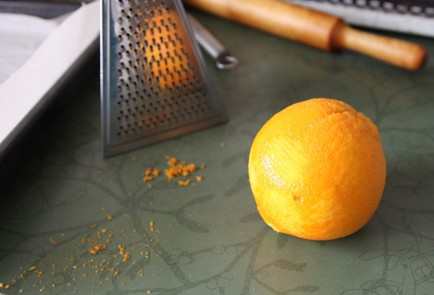 Фото шага рецепта Пирог с сыром камамбер и грушей 173332 шаг 9  