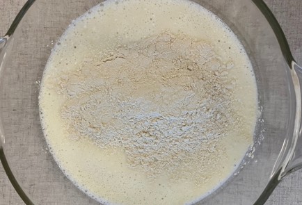 Фото шага рецепта Пирог с творогом и нектаринами 189996 шаг 5  