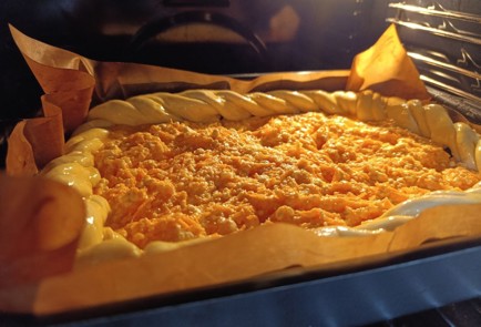 Фото шага рецепта Пирог из слоеного теста с творогом и тыквой 190670 шаг 18