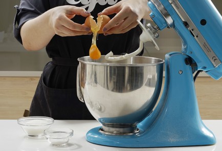 Фото шага рецепта Пирог с вареньем 152921 шаг 3  