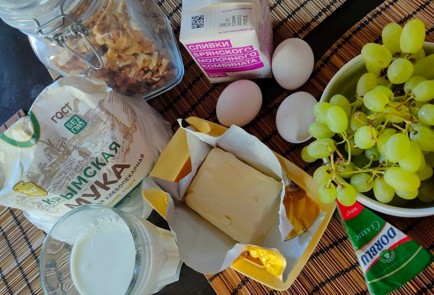 Фото шага рецепта Пирог с виноградом и сыром дорблю 174911 шаг 1  