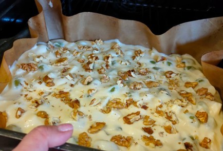 Фото шага рецепта Пирог с виноградом и сыром дорблю 174911 шаг 17  