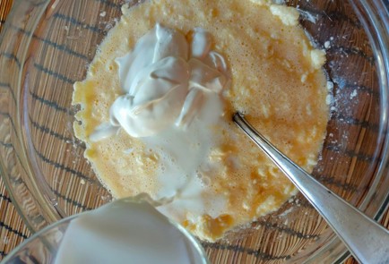 Фото шага рецепта Пирог с виноградом и сыром дорблю 174911 шаг 6  